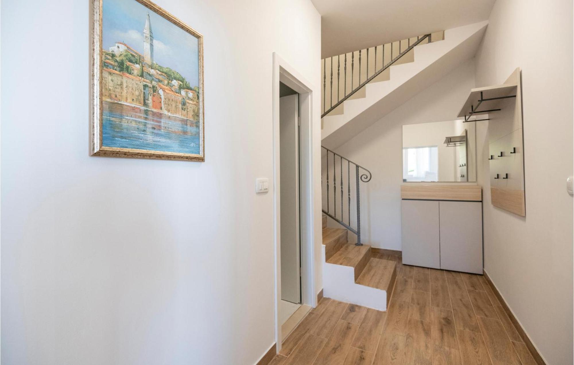 Nice Apartment In Podaca With Wi-Fi Экстерьер фото