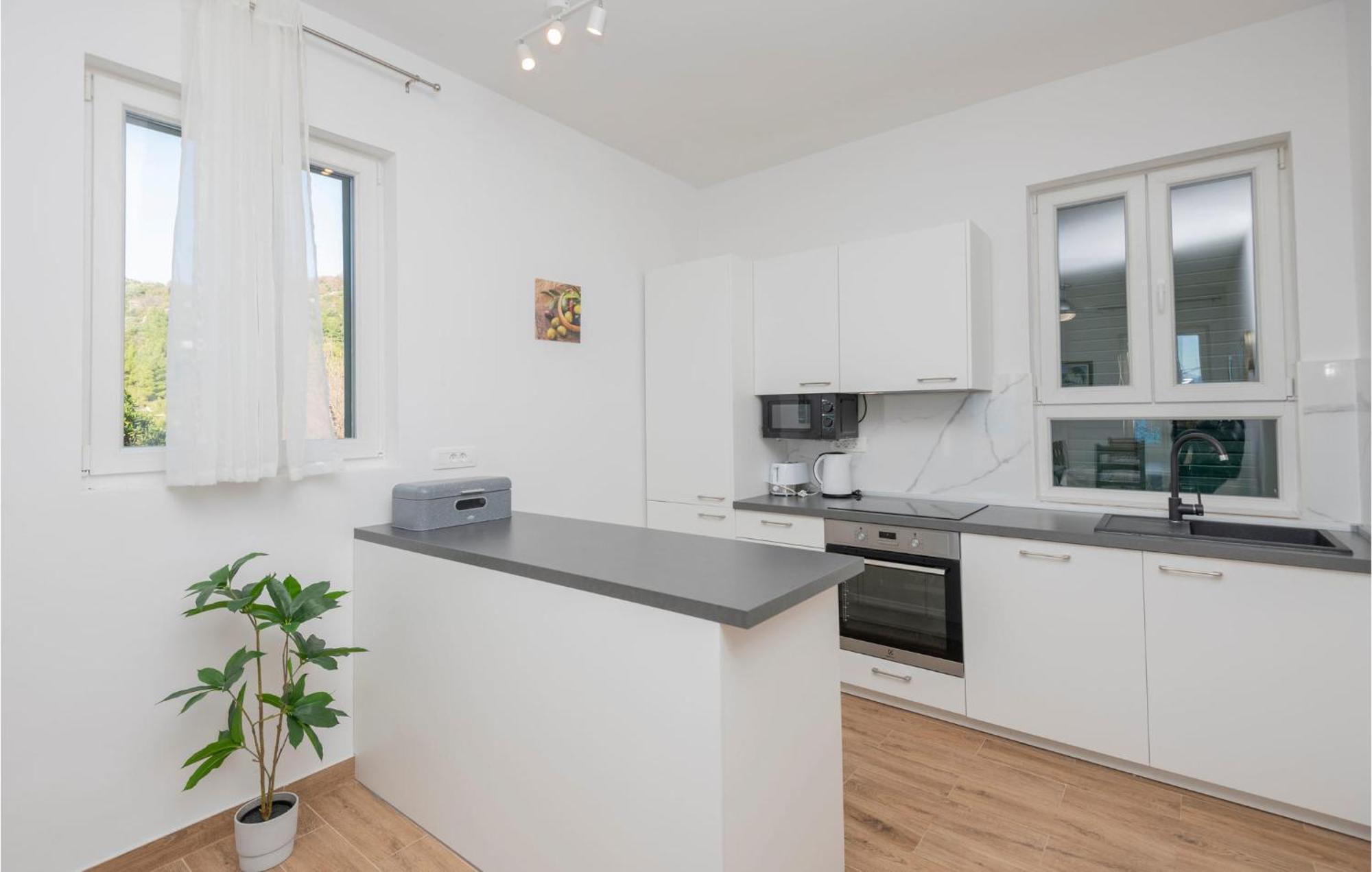 Nice Apartment In Podaca With Wi-Fi Экстерьер фото