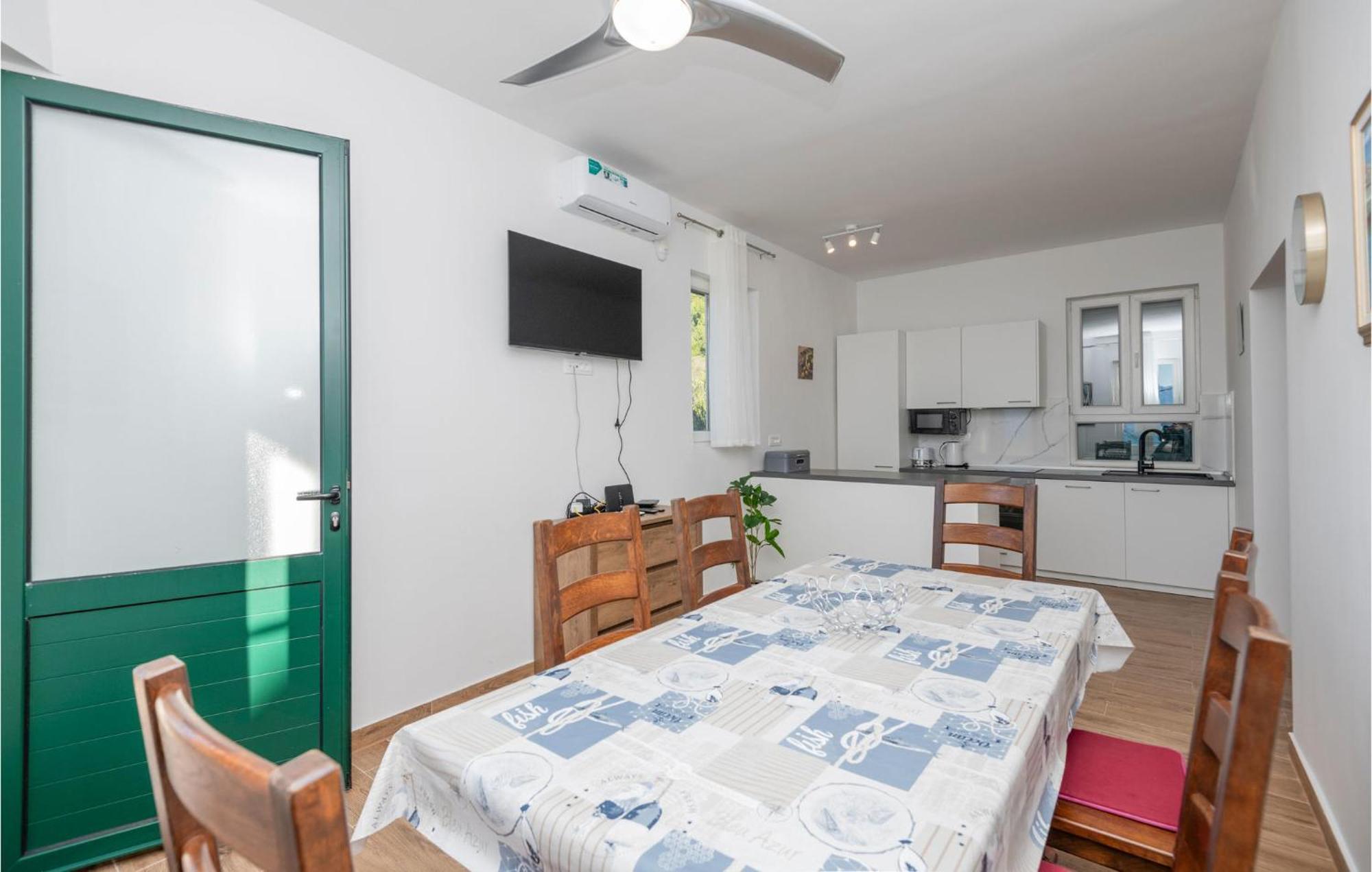 Nice Apartment In Podaca With Wi-Fi Экстерьер фото