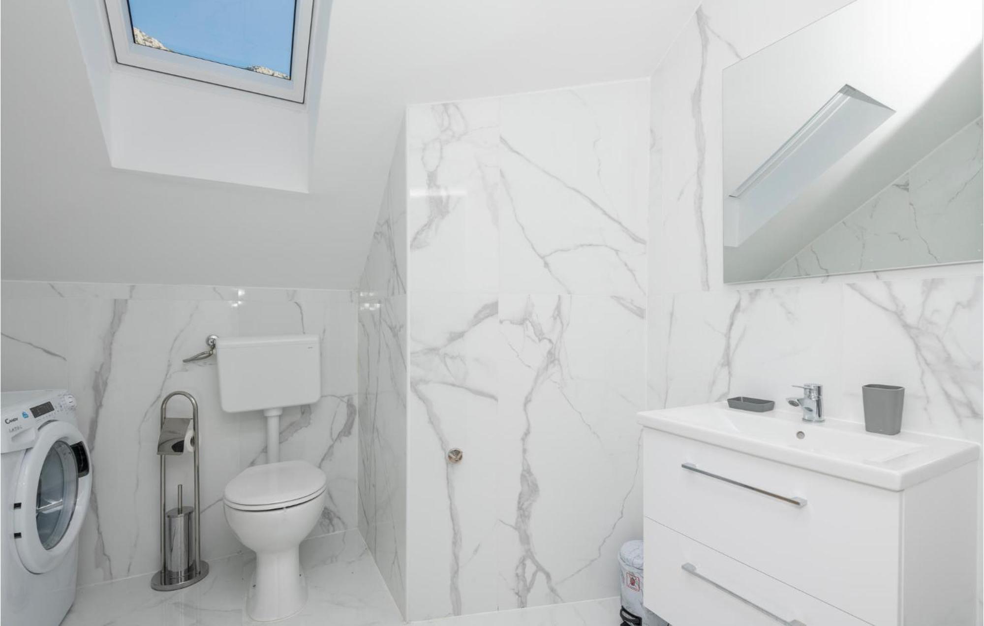Nice Apartment In Podaca With Wi-Fi Экстерьер фото